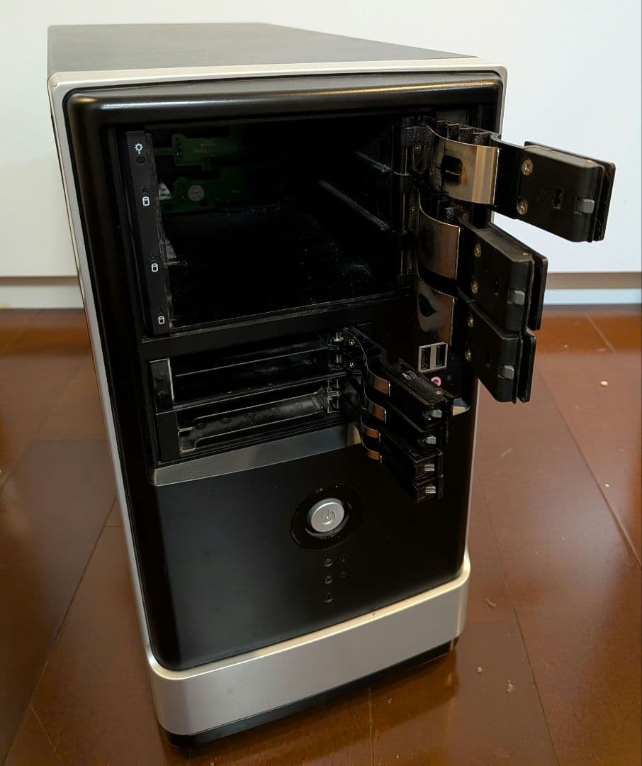 サーバ向けミニタワーPC / 128GBメモリ / SATAホットスワップx7