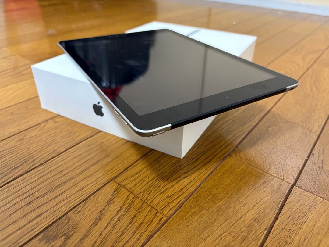 た*様 Apple iPad 第5世代32GB SIMフリーバテッリ容量95%