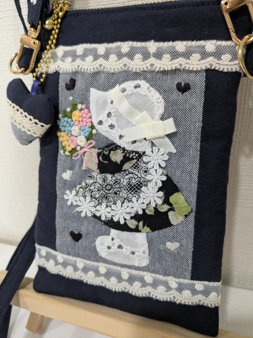 スーちゃん花束レースいっぱい携帯ポーチ　スーちゃんポーチサコッシュハンドメイド