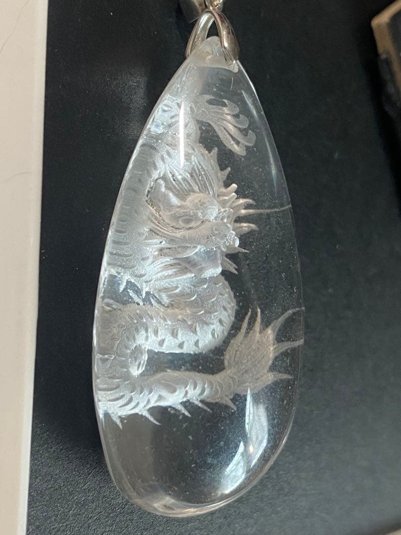 ネット販売限定価格【126】水晶　龍彫刻ペンダントトップ