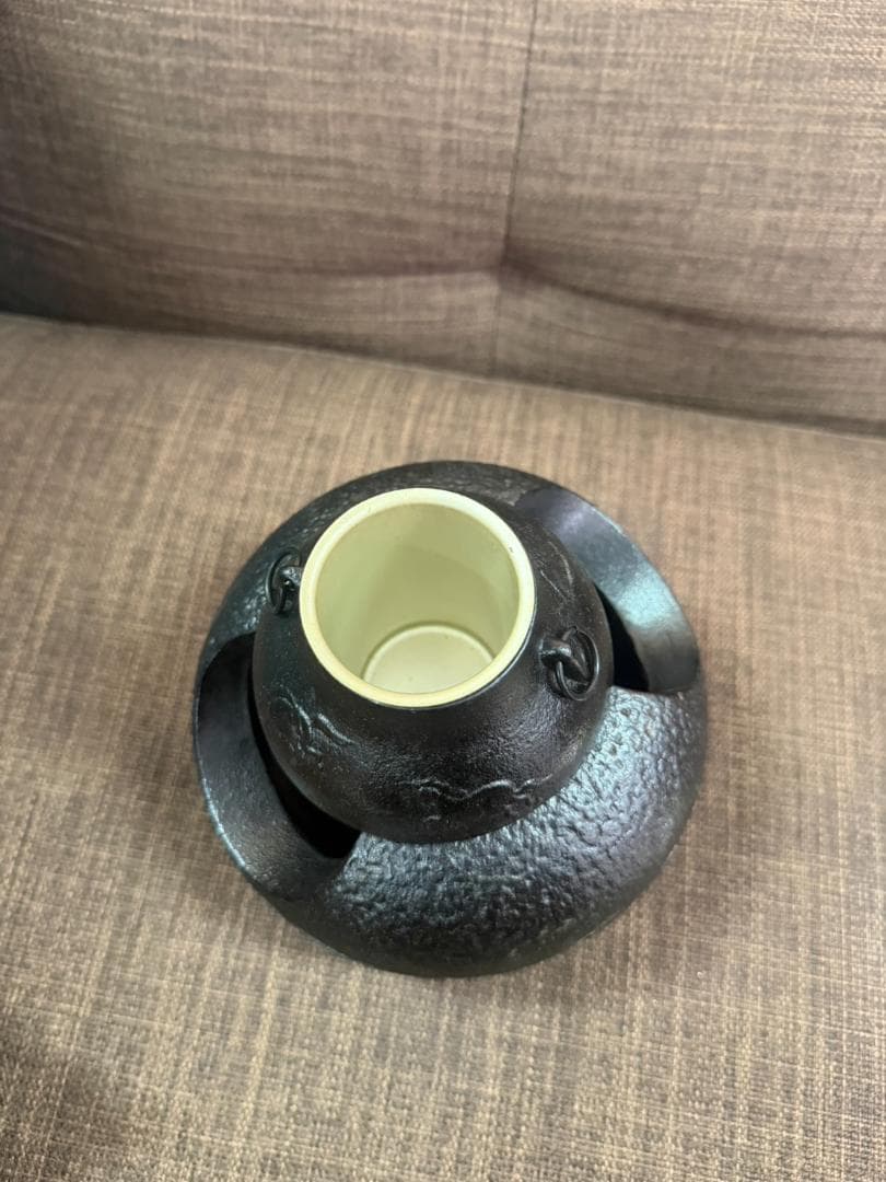 鋳鉄製 茶釜 馬の彫刻付き