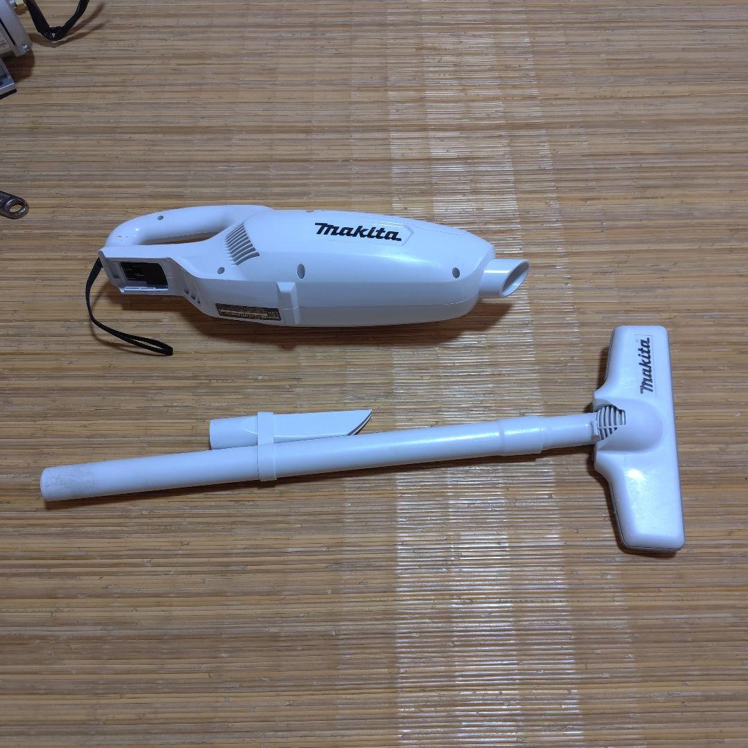 マキタ10.8vスティック掃除機とバッテリー10.8v4ahバッテリー