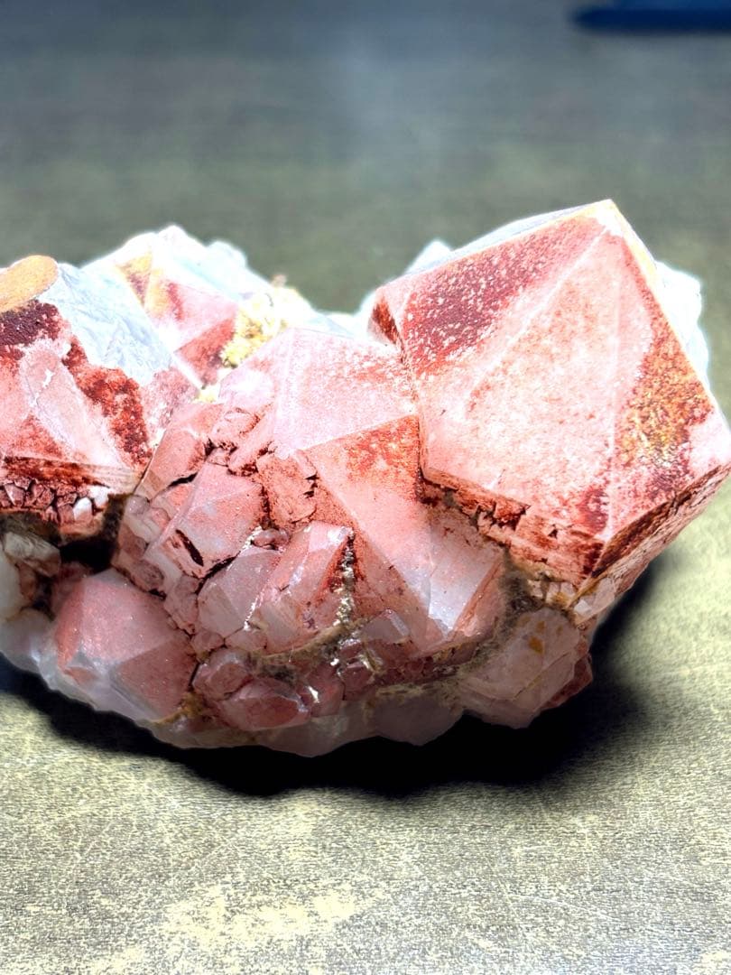 【希少・原石】ピンクパイナップルクォーツ クラスター（レッドクォーツ 鉄水晶）