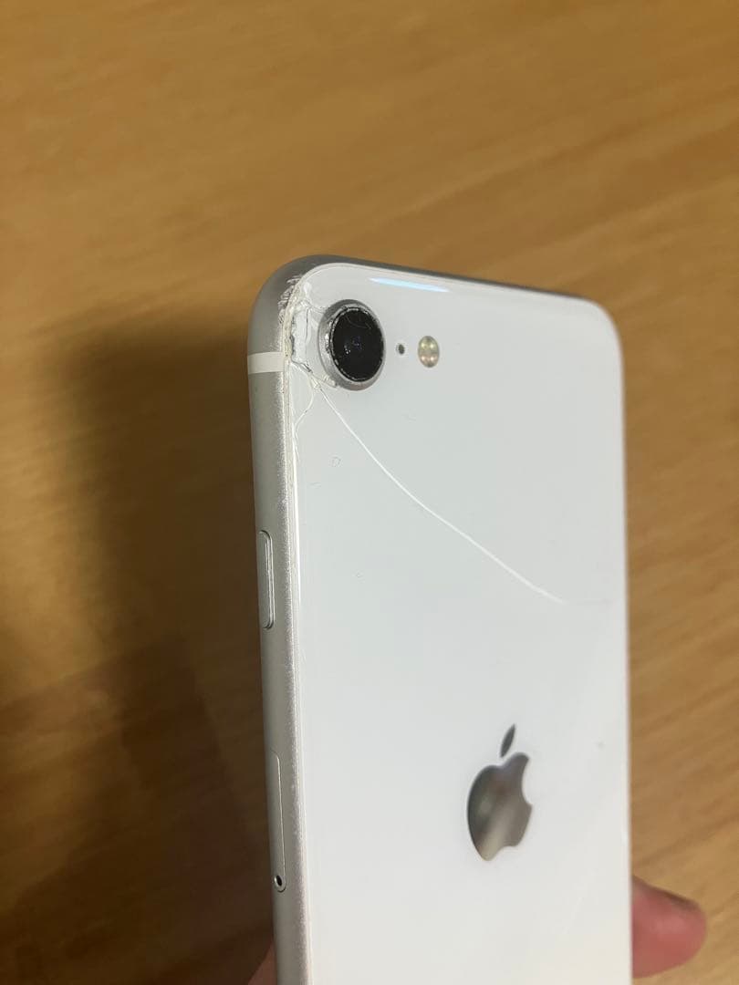 iPhone SE 第2世代 バッテリー74% 背面ひび割れあり