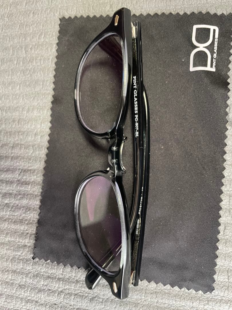 ピントグラス　黒いクラシック老眼鏡 ケース付き
