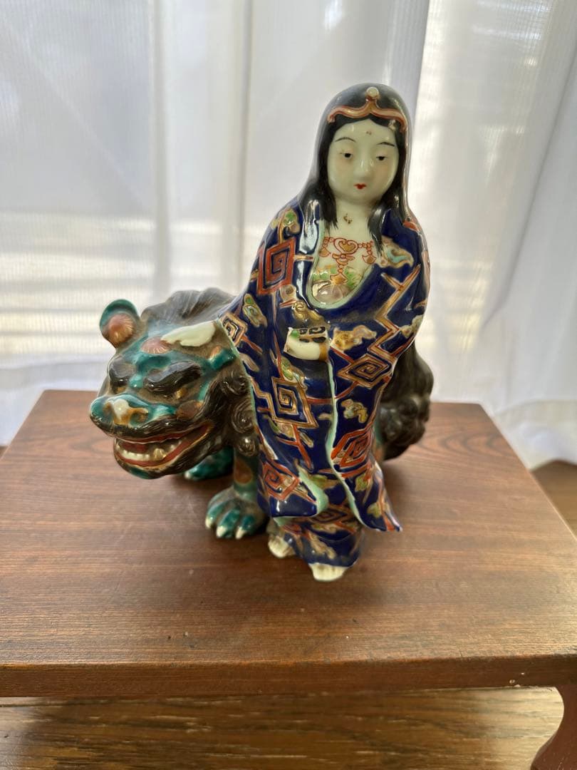 獅子乗観自在　獅子　観音菩薩　高さ21㎝　仏教菩薩　置物　魔除け