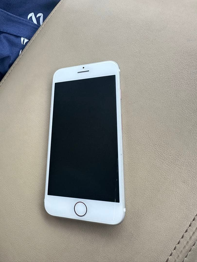 Apple iPhone 7 シルバー 本体 セキュリティ対策済カメラなし
