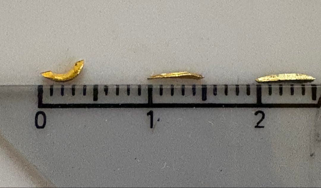 24金純金ピアスの欠片3点大きいサイズ333番と中古イヤホン1点の4点セット
