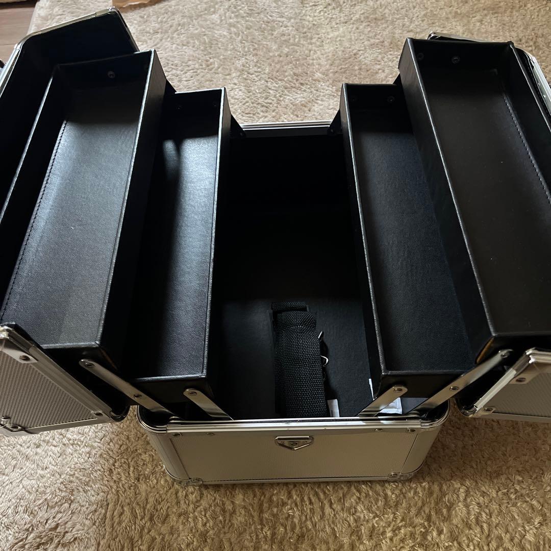 新品　メイクボックス シルバー
