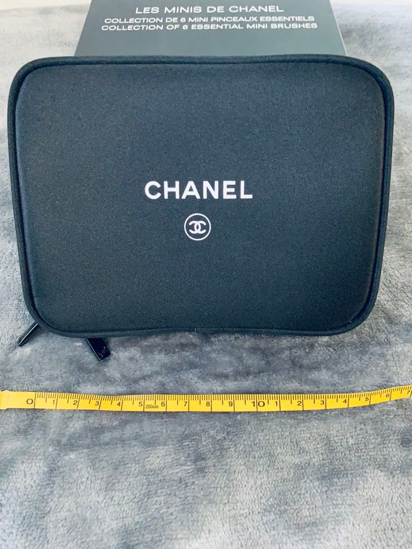 CHANEL メイクポーチとミニブラシセット 6本　未使用品