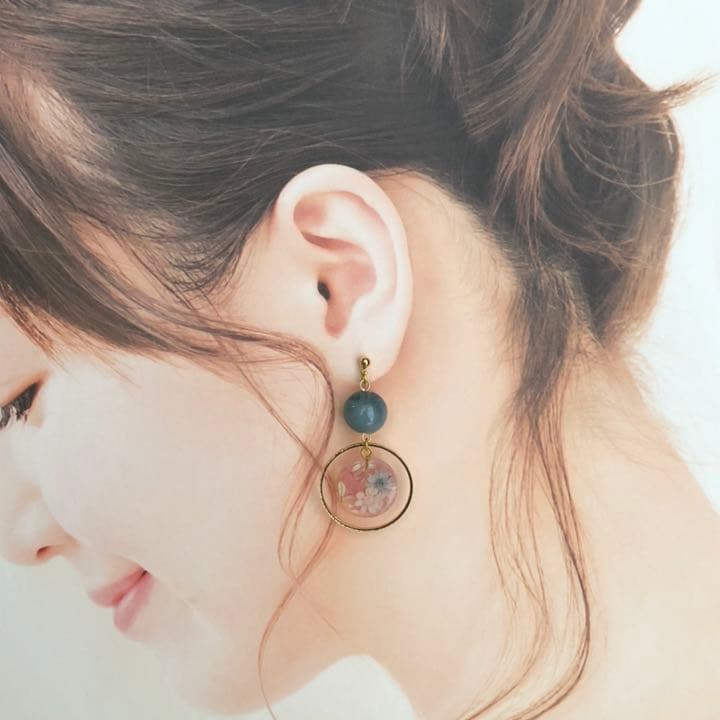 N.81 ゆれる♡ くすみブルー ドライフラワー サークル マーブル イヤリング