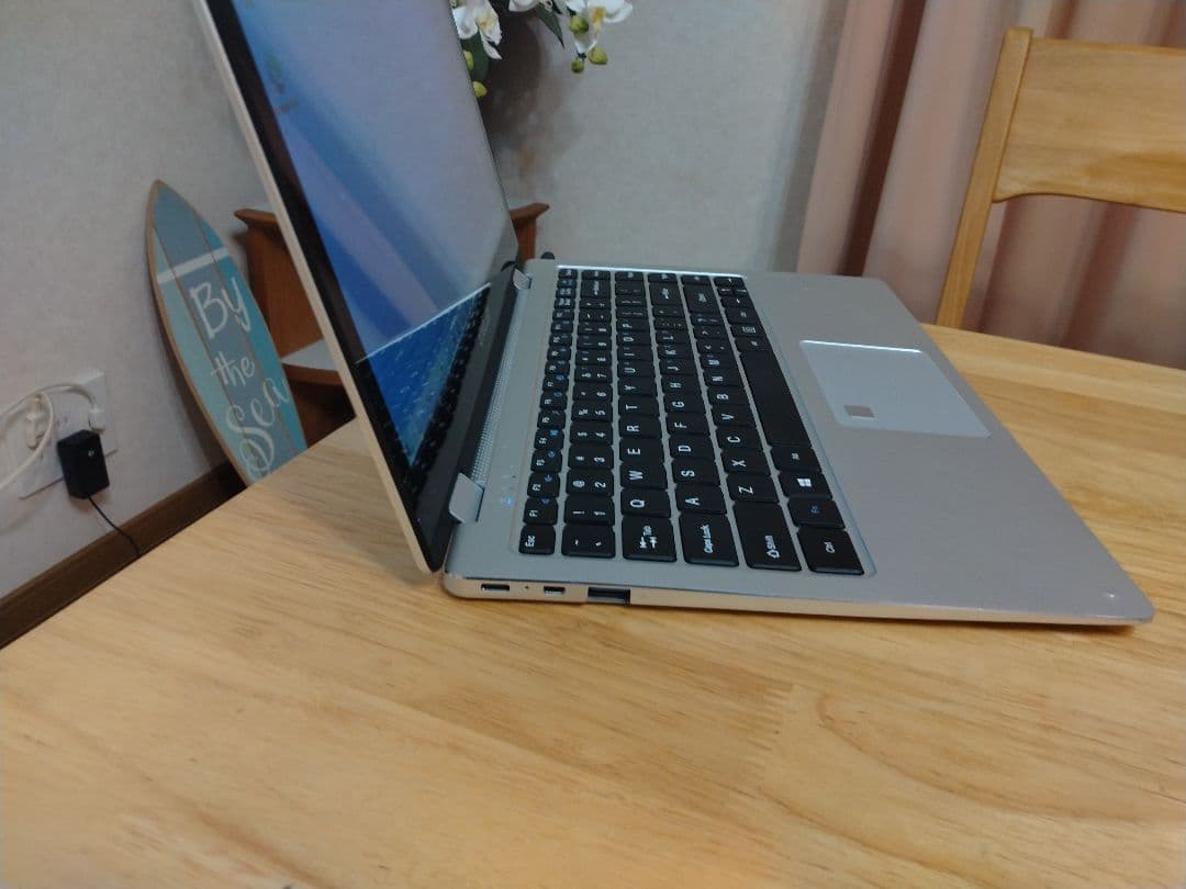 Teclast F6 Core m3-7Y30　メモリ8GB　SSD128GB