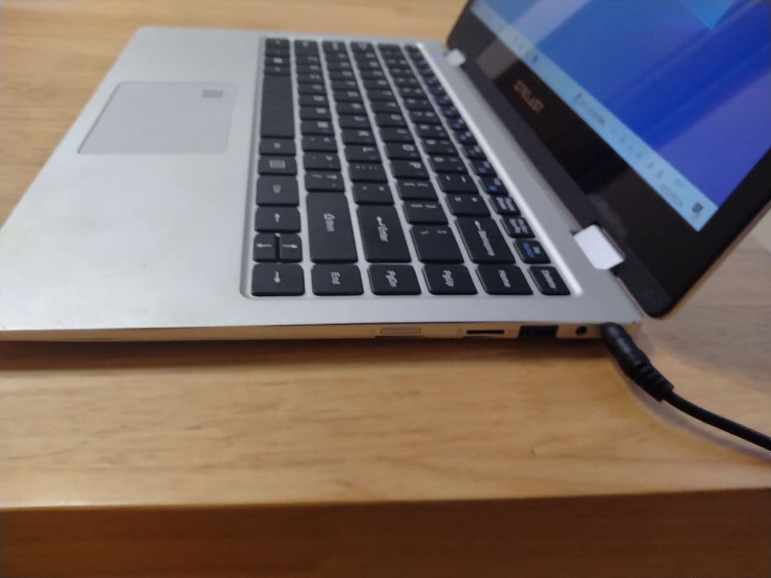 Teclast F6 Core m3-7Y30　メモリ8GB　SSD128GB