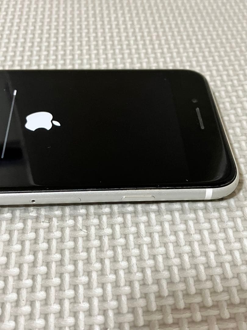傷ありジャンク　Apple iPhone SE第二世代　64G ホワイト 本体