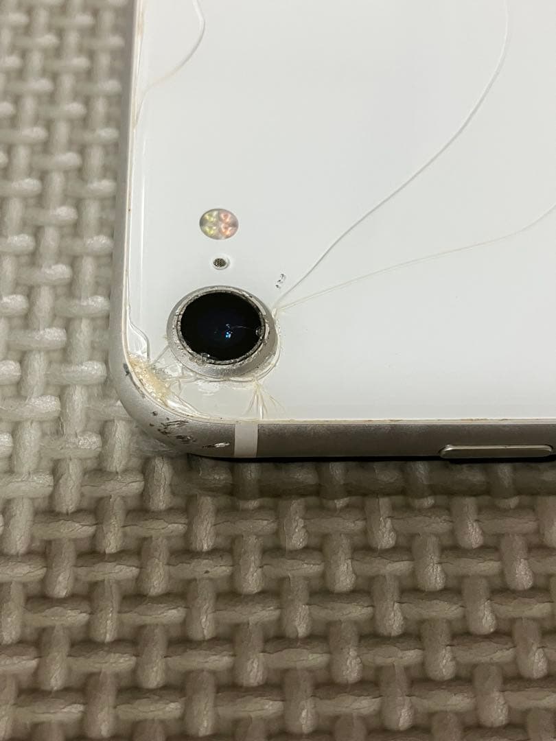 傷ありジャンク　Apple iPhone SE第二世代　64G ホワイト 本体