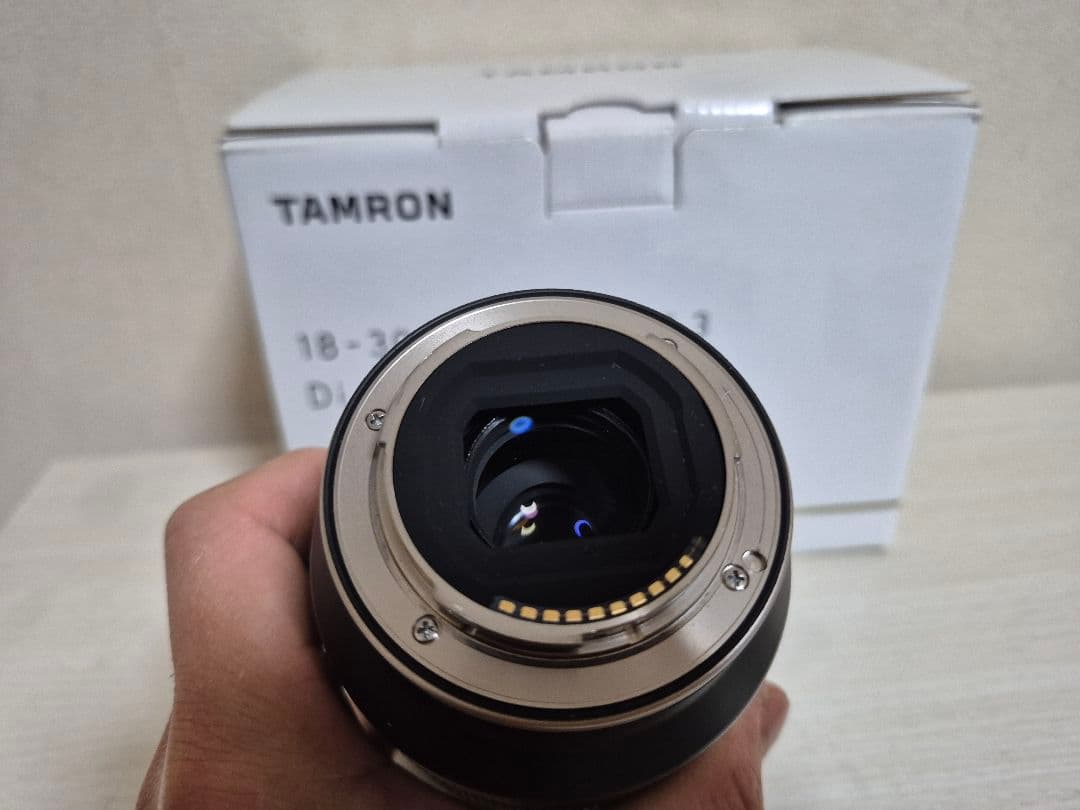 TAMRON 18-300mm F/3.5-6.3 三脚マウントリング付き