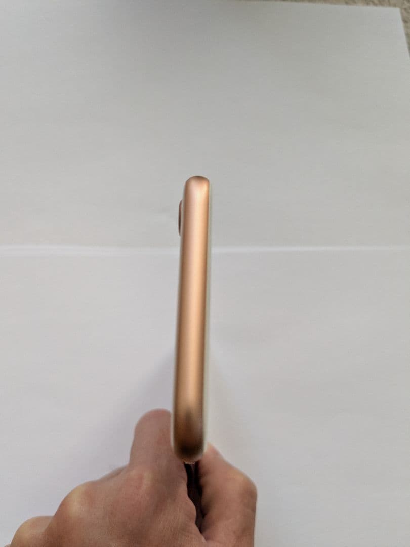 Apple iPhone 8 ゴールド 本体　SIMロックなし