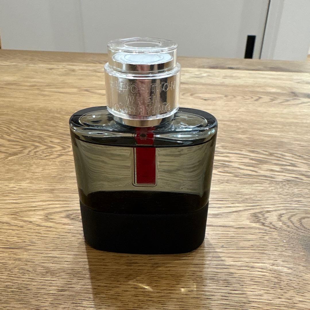ほぼ未使用 PRADA LunaRossaCarbon オードトワレ 50ml