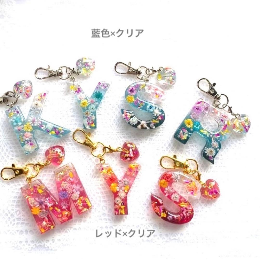 ☆イニシャル キーホルダー ハンドメイド オーダー ページ☆ レジン 小花
