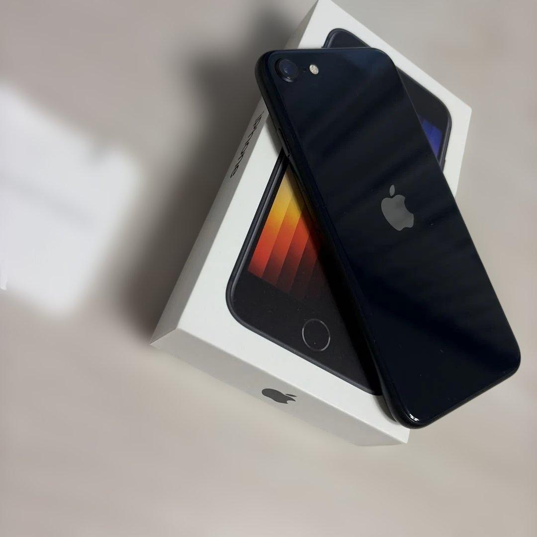 Apple iPhone SE (第三世代)ブラック 64Gバッテリー81%