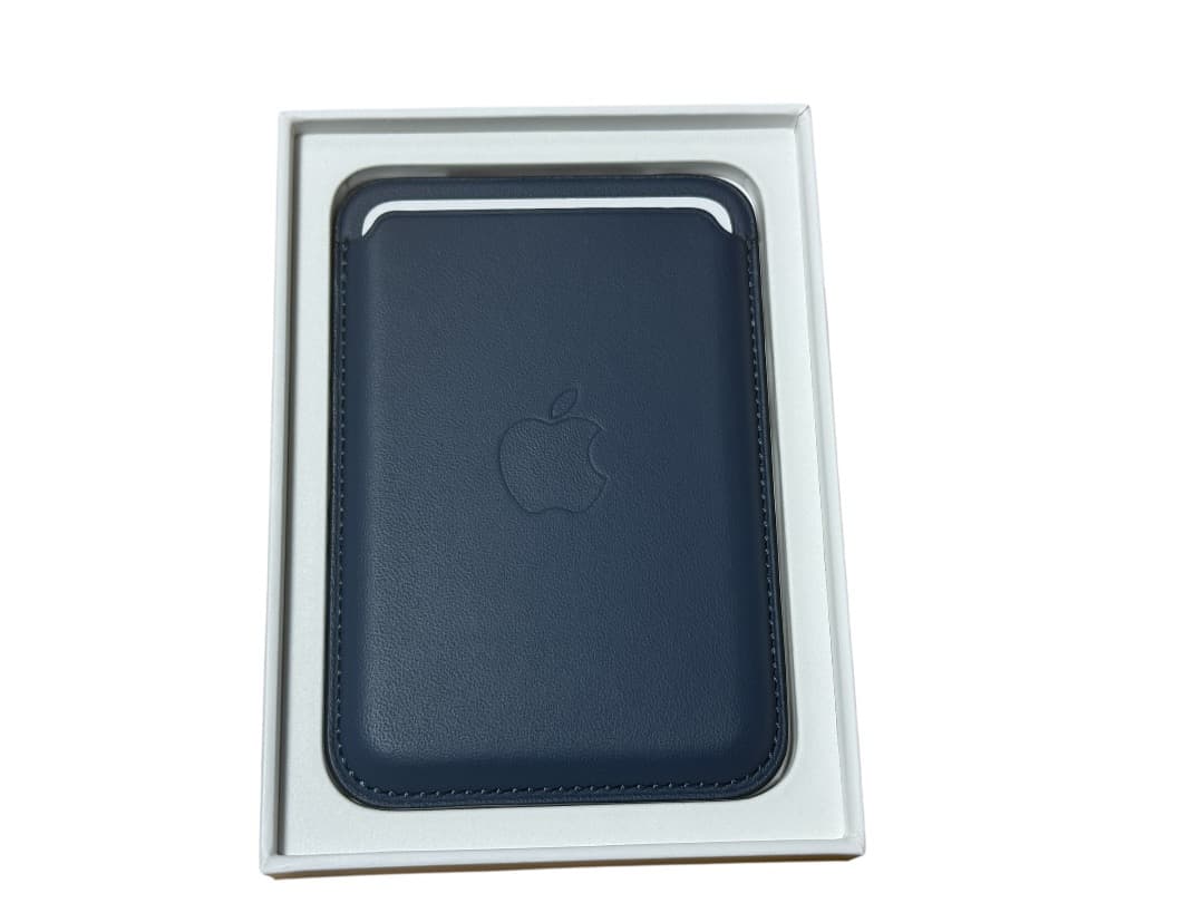 アップル純正　magsafe対応iphone レザーウォレット 【新品未使用】