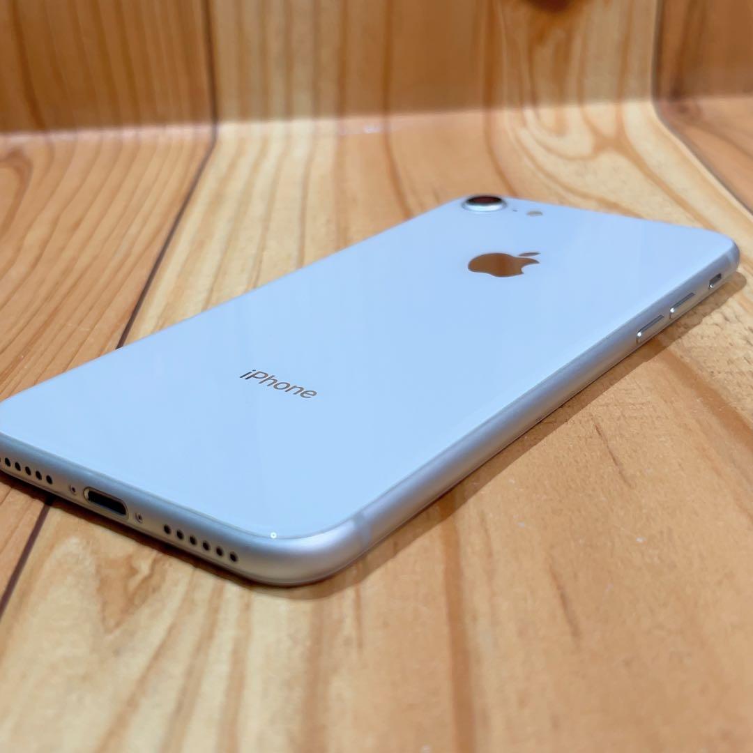 SIMフリー 本体 iPhone 8 64 GB シルバー 168 電池新品