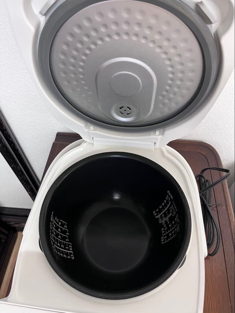 TOSHIBA 東芝IHジャー炊飯器　RC-10HR ホワイト　5.5合炊き