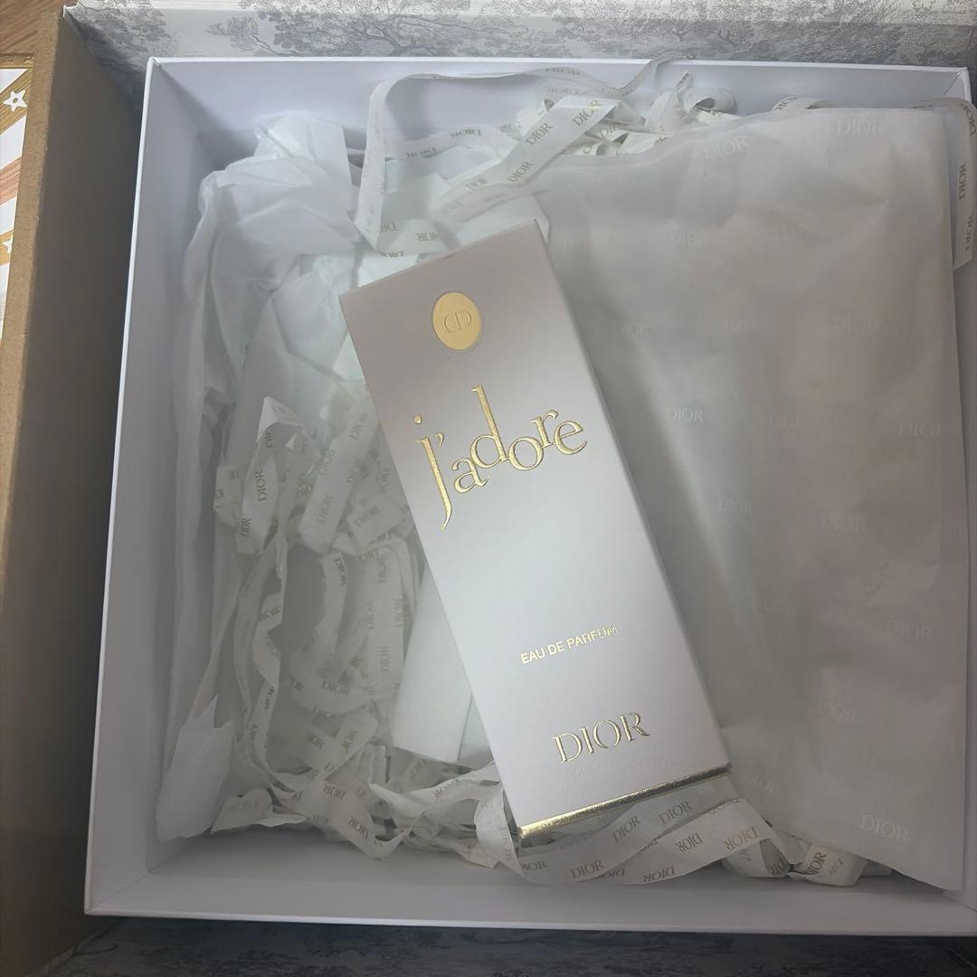 Dior J'adore 香水 ギフトボックス入り