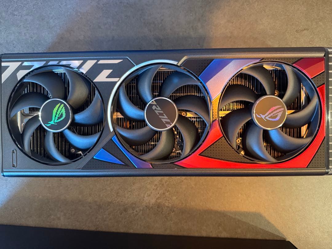 ASUS ROG STRIX RTX 4090 ブラック インテリア
