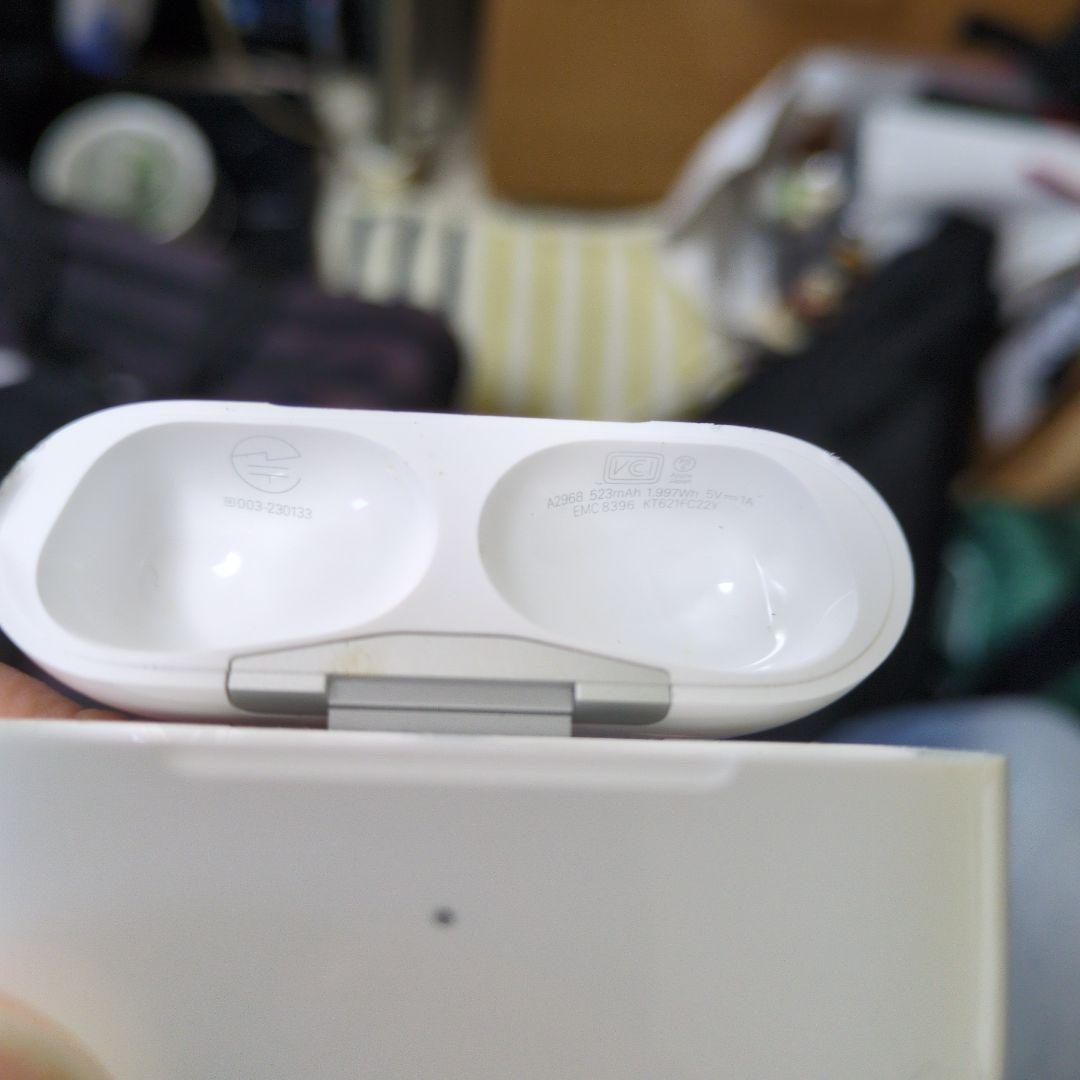 AirPods Pro 本体 ホワイト 充電ケース 　イヤホンのみ