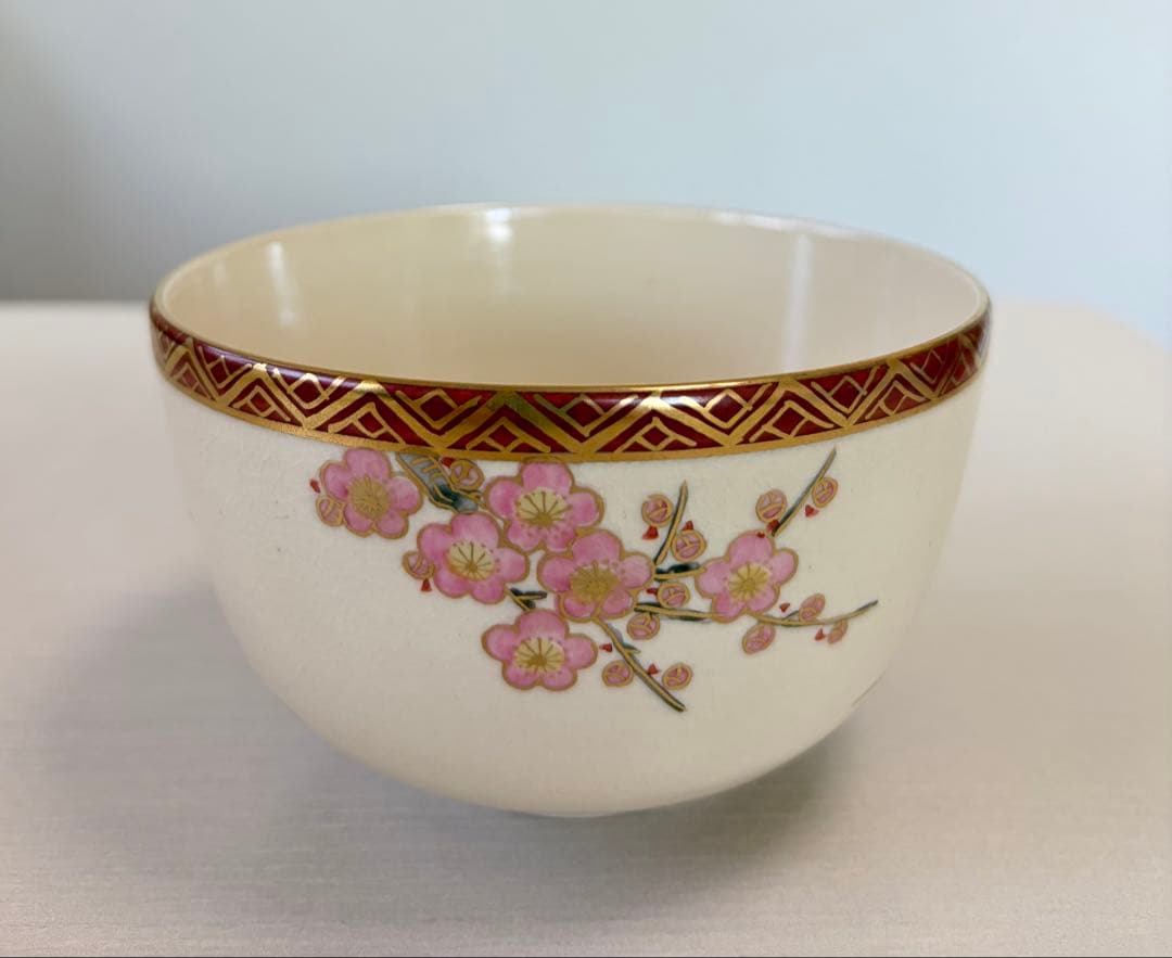京薩摩　草花紋　 抹茶茶碗　岡田暁山　共箱入り