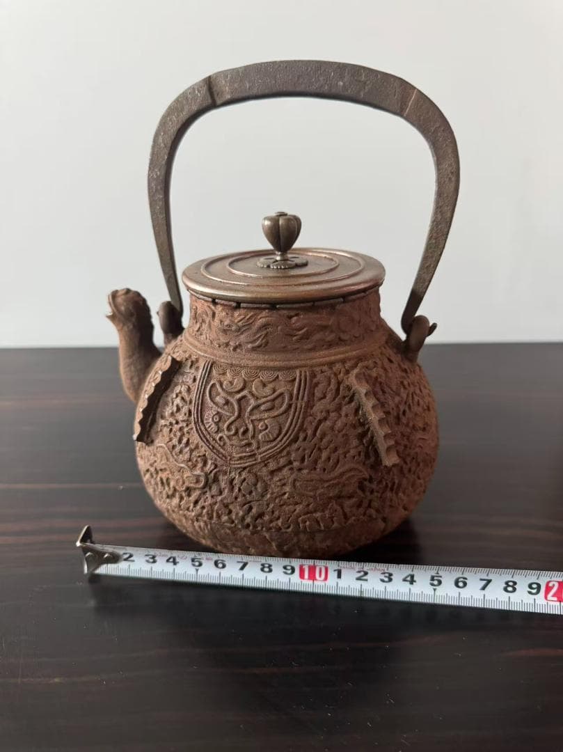鋳鉄製茶色鉄瓶 彫刻模様