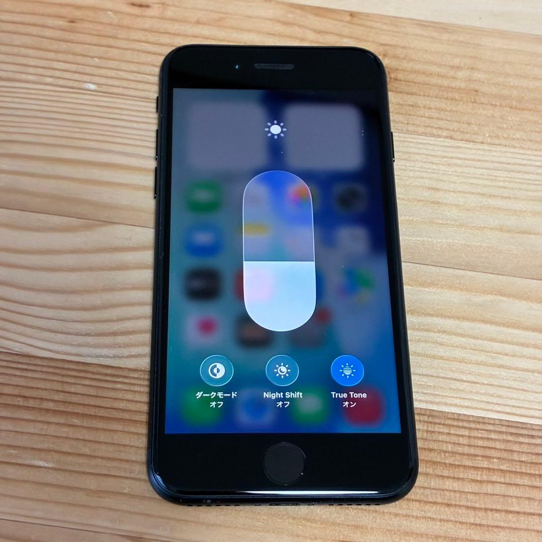 し*い様 バッテリー新品　iPhoneSE第3世代64GB SIMフリー　美品