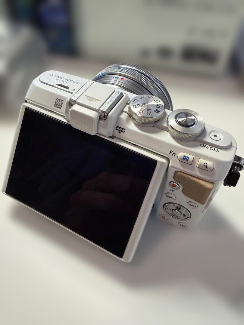 美品　OLYMPUS PEN Lite E-PL7 デジタルカメラ