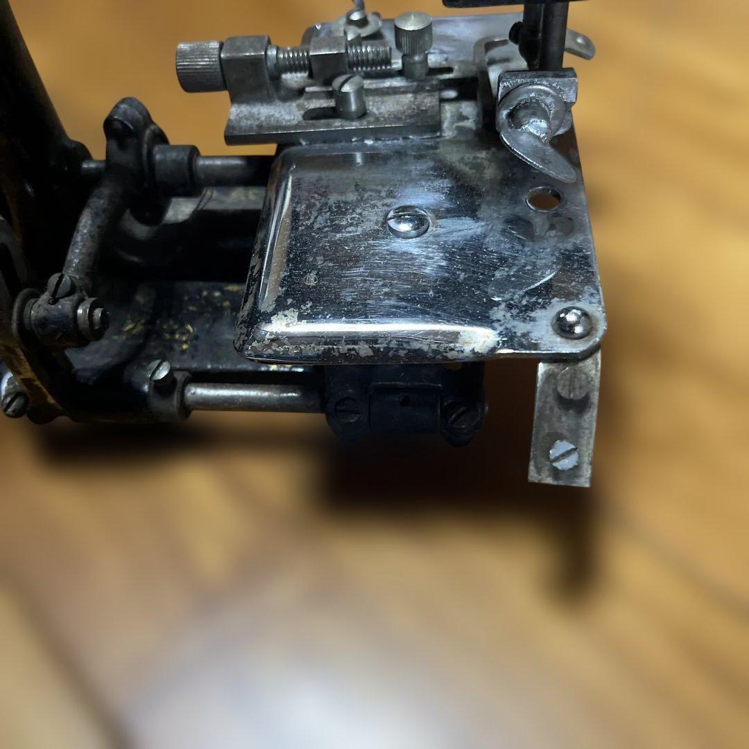 アンティーク　小型のミシン