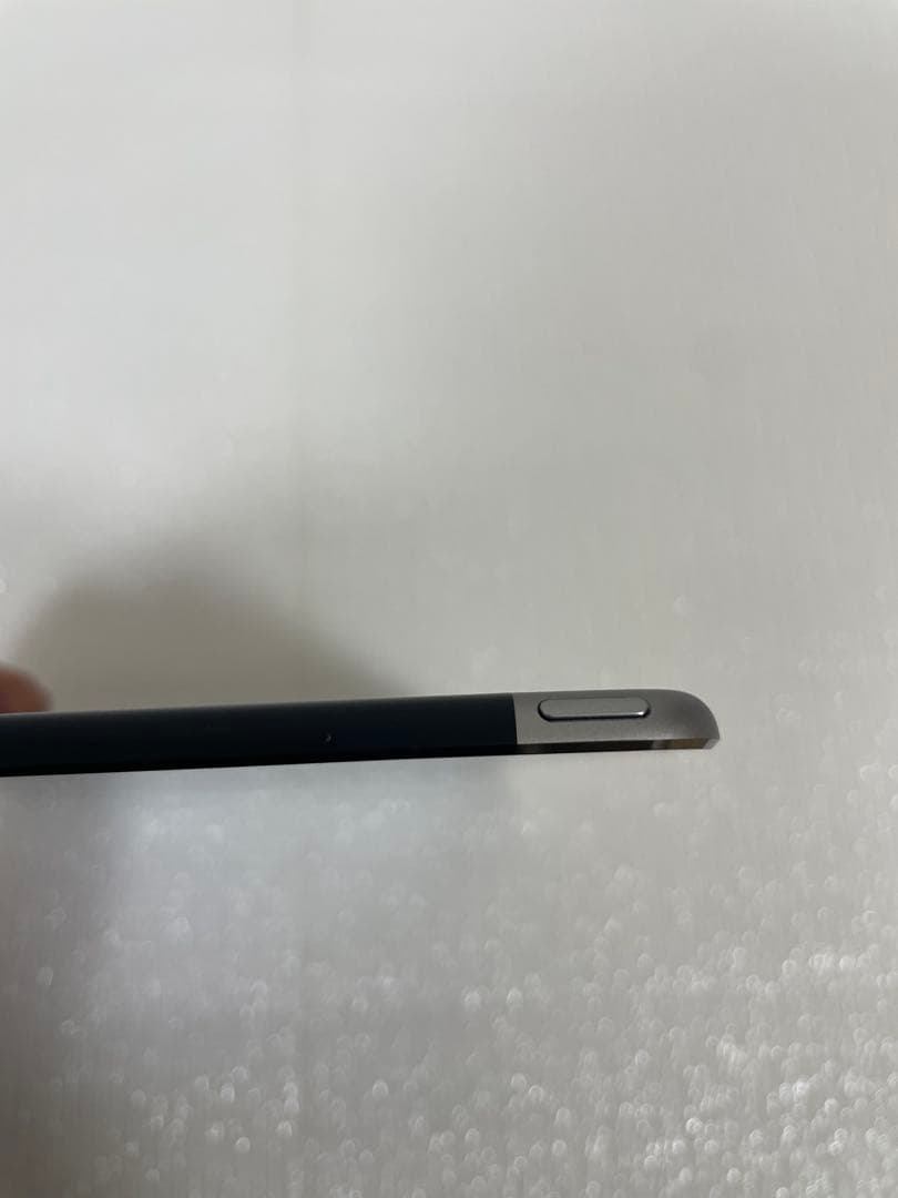 tomato【美品】iPad Air 2 セルラーモデル 16GB