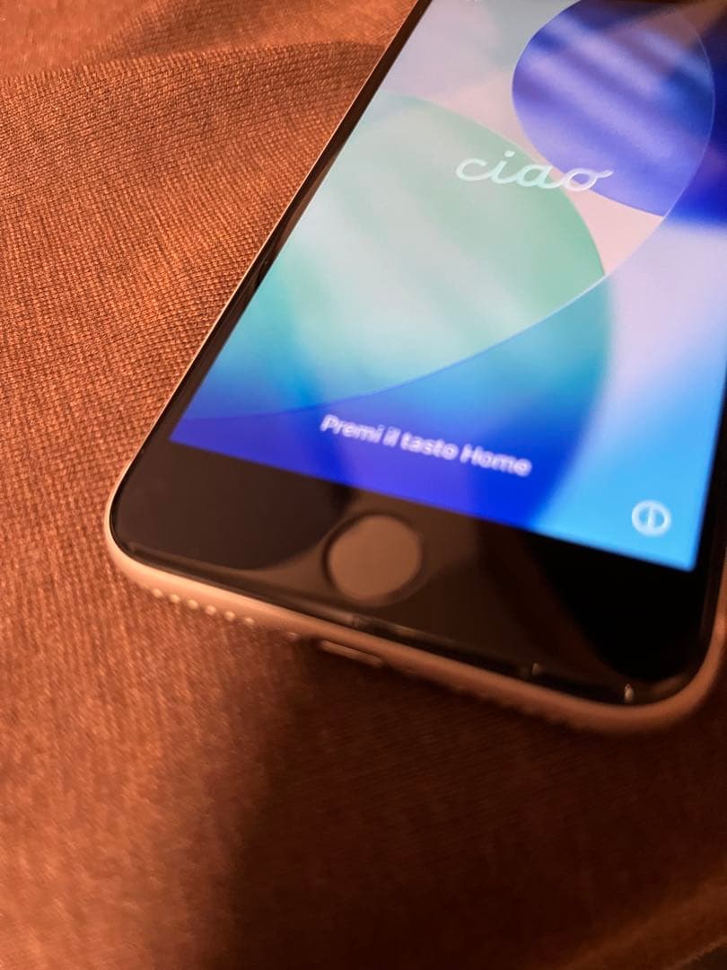 iPhoneSE 第2世代　64GB スターライト　中古　値下げ不可