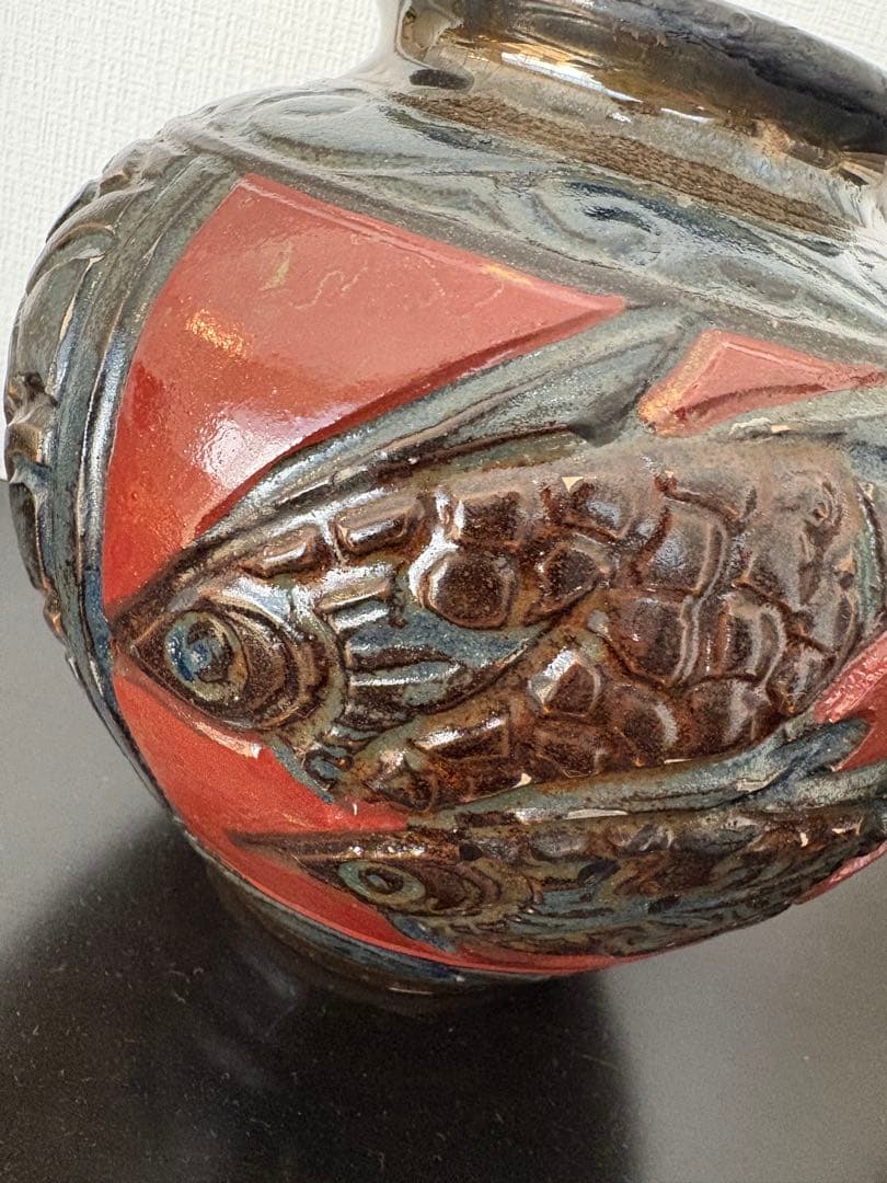 【光ちゃん】陶器花瓶　やちむん　沖縄　壺屋焼 赤絵魚紋 小橋川卓卓史