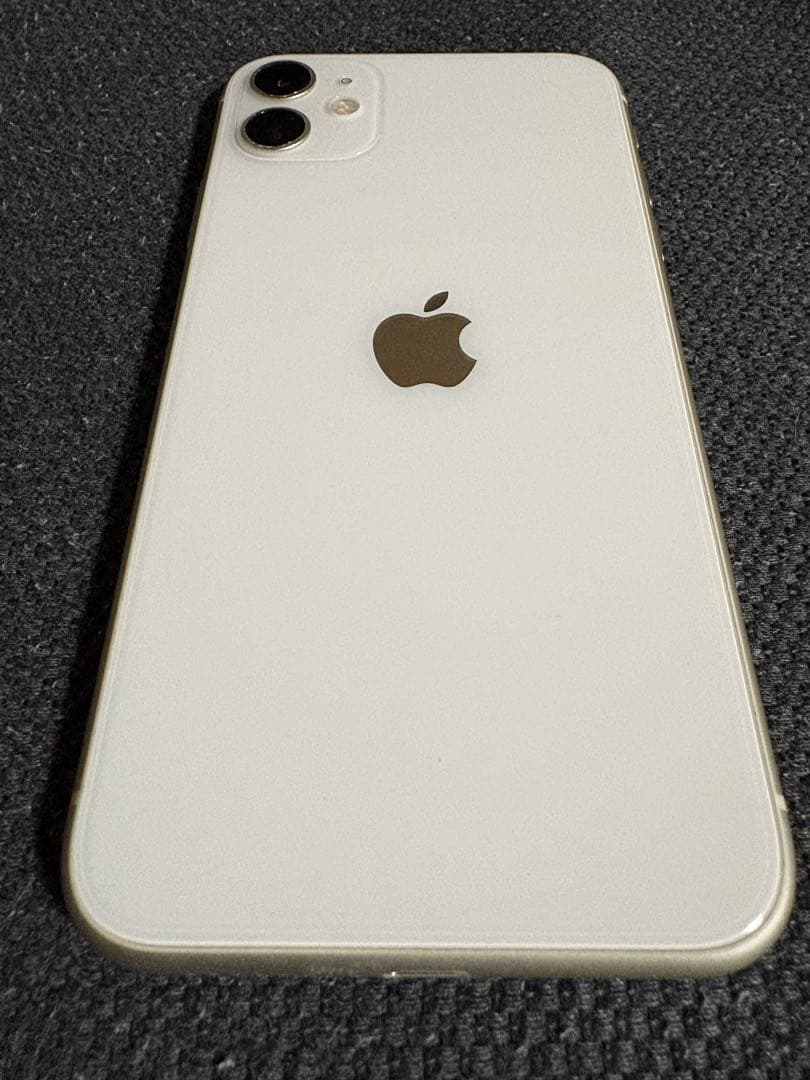 中古iPhone 11 本体 白 SIMフリー 64GB