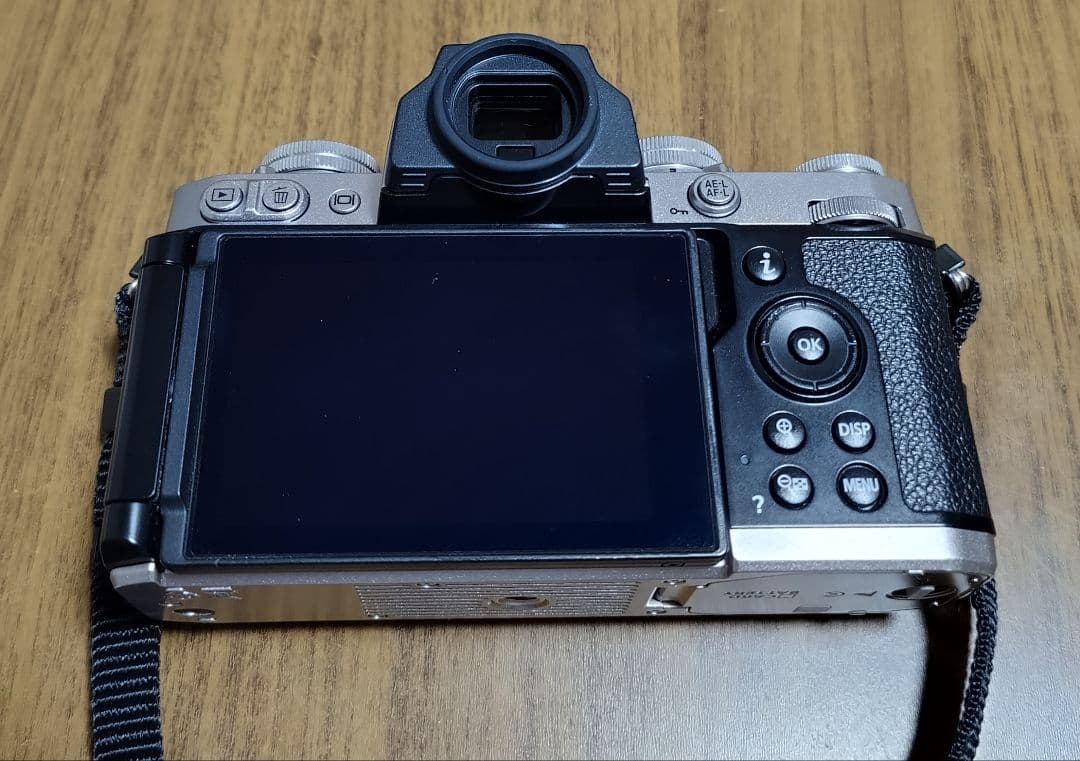 Nikon Z fc ミラーレスカメラ 本体 バッテリー2個付き