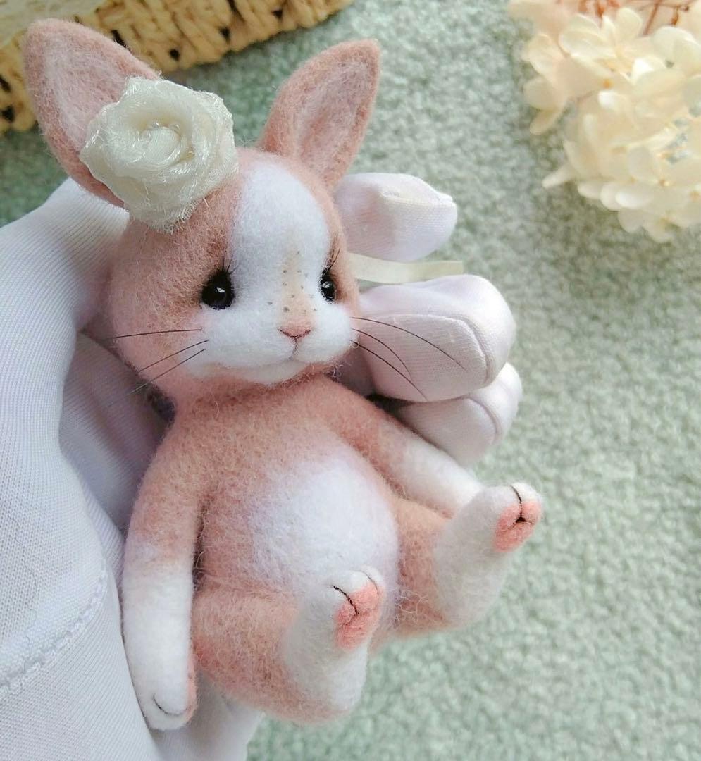 愛嬌がある仔兎ちゃん ぬいぐるみ ハンドメイド 羊毛フェルト 海外作家様 兎