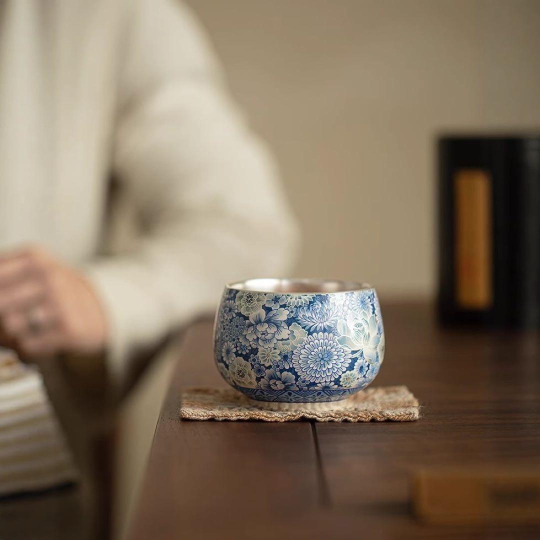 青い花柄の茶碗
