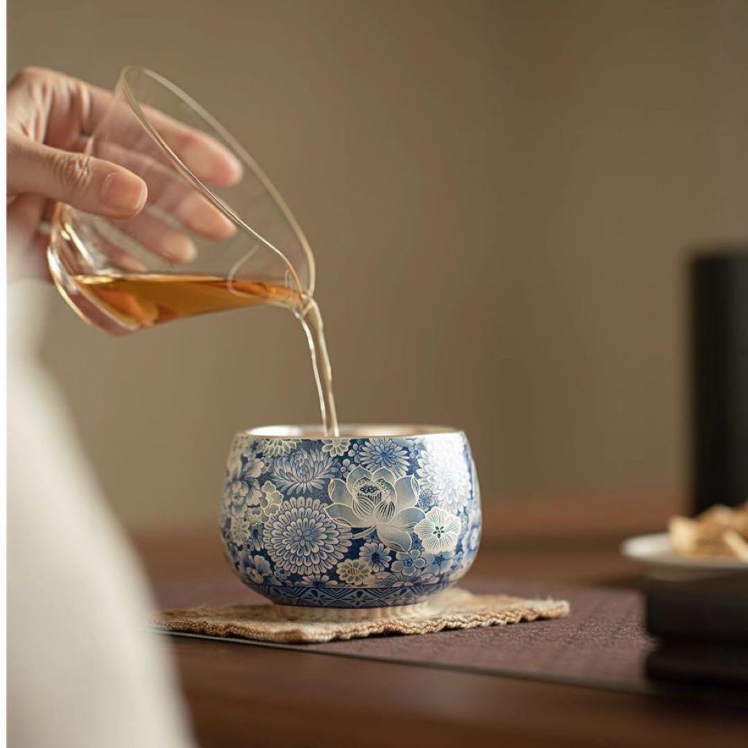 青い花柄の茶碗