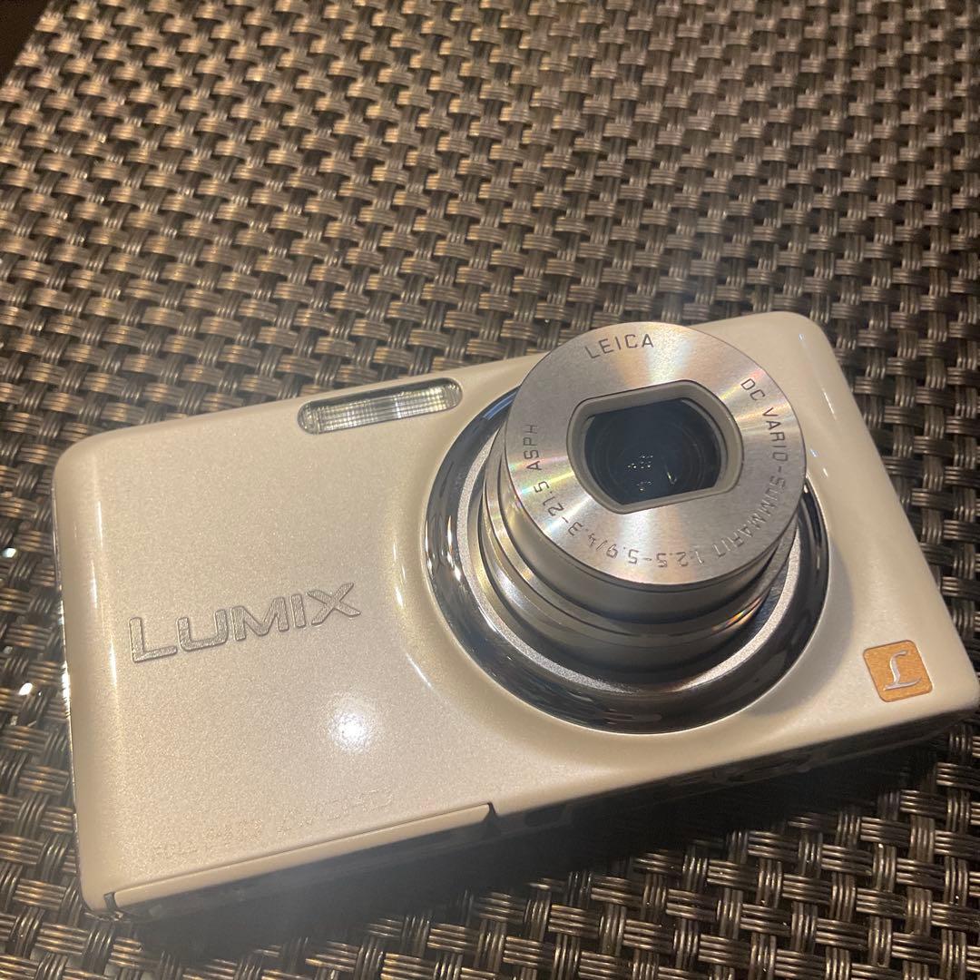 Panasonic LUMIX FX77 コンパクトデジタルカメラ