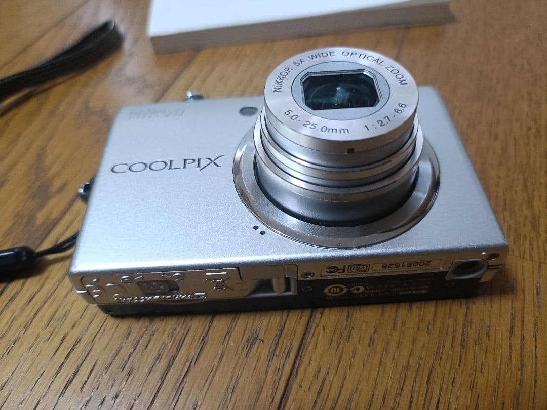 Nikon Coolpix S570 ニコン デジカメ シルバー 基本動作確認