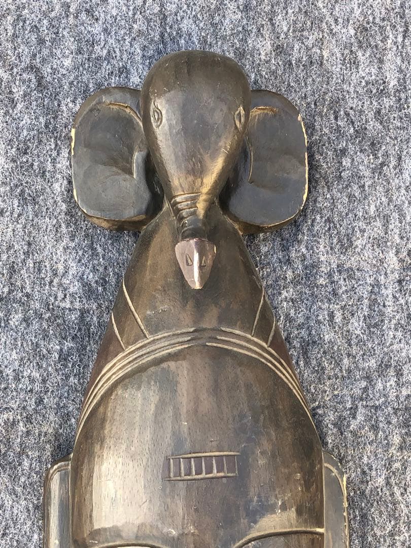 アフリカの木彫り仮面