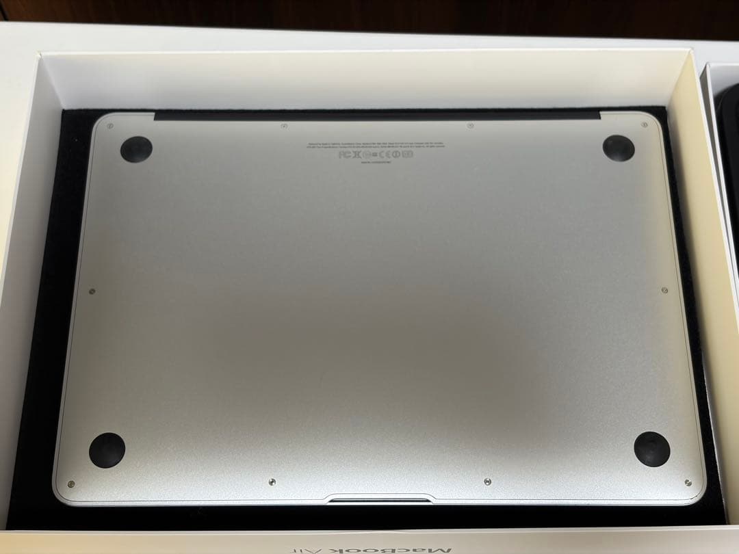 Macbook Air 13インチ 2011年 型番: A1369
