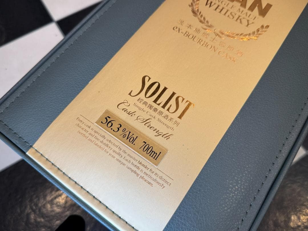 ◇Kavalan カバラン SOLIST バーボンカスク 空瓶 ケース・グラス付