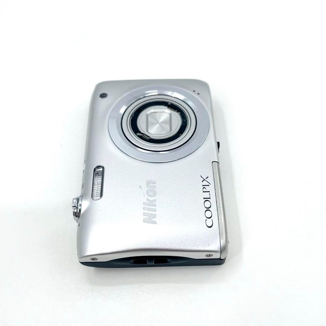 Nikon COOLPIX A100 シルバー 動作確認済 液晶傷多め