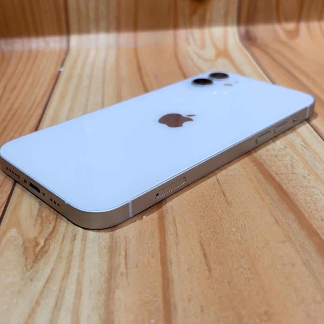 SIMフリー 本体 iPhone 12 256 GB ホワイト 632 電池新品